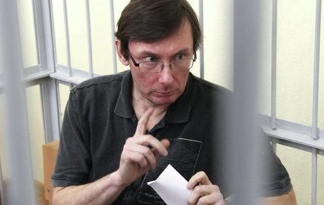 Луценко з колонії почав писати агітаційні листи виборцям Луценко з колонії почав писати агітаційні листи виборцям