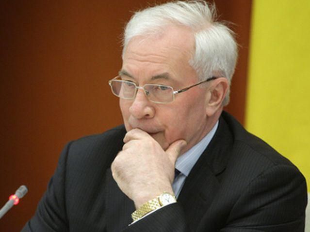 Азаров: Нас із усіх боків довбають, а ми продовжуємо свою справу робити Азаров: Нас із усіх боків довбають, а ми продовжуємо свою справу робити