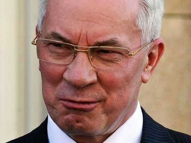 Азаров рассмешил рассказами о зарплате работников завода Азаров рассмешил рассказами о зарплате работников завода