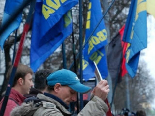 "Свобода" ищет людей спортивного телосложения, которые будут охранять участки "Свобода" ищет людей спортивного телосложения, которые будут охранять участки