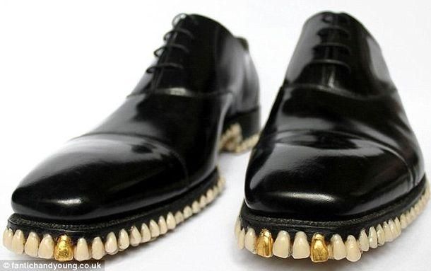 У Британії створили черевики із 1050 зубів (Фото)