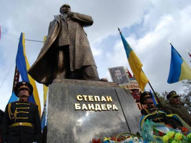 На Тернопільщині відкриють пам’ятник Бандері