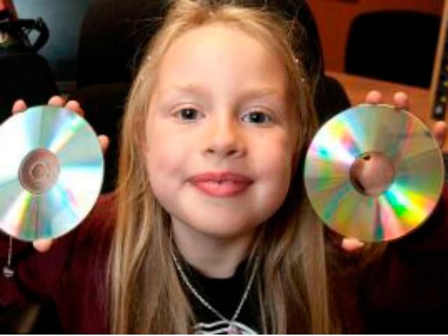 В Британии 6-летняя девочка стала самой молодой диджейкой в мире (Фото) В Британии 6-летняя девочка стала самой молодой диджейкой в мире (Фото)