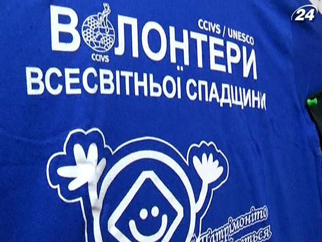 Закордонним волонтерам може загрожувати виїзд з України Закордонним волонтерам може загрожувати виїзд з України