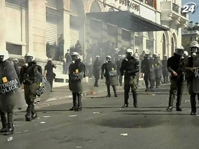 Более ста человек задержали во время столкновений в Афинах