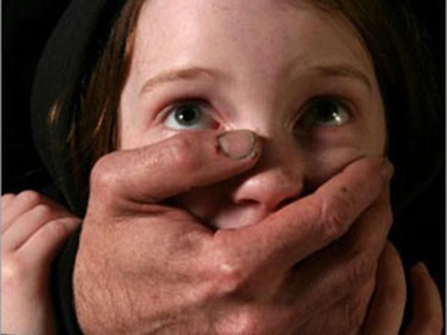 Педофил насиловал девочек и снимал это на камеру Педофил насиловал девочек и снимал это на камеру