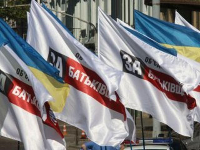 Об'єднана опозиція і "Свобода" підписали договір про створення коаліції Об'єднана опозиція і "Свобода" підписали договір про створення коаліції