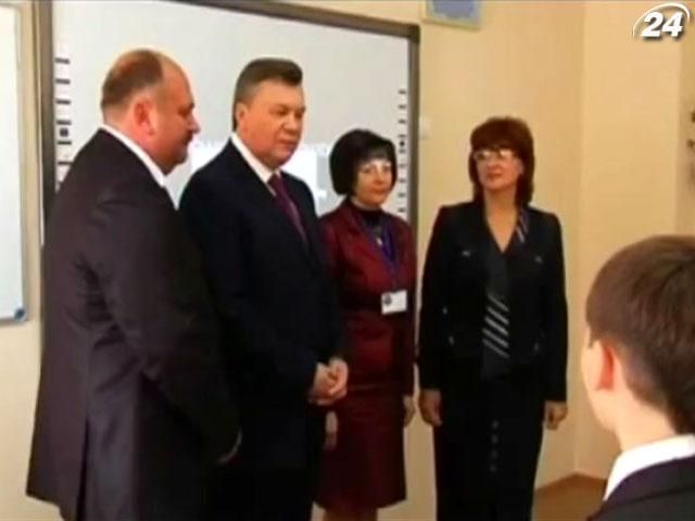 Янукович еще до выборов представил мэра Енакиево