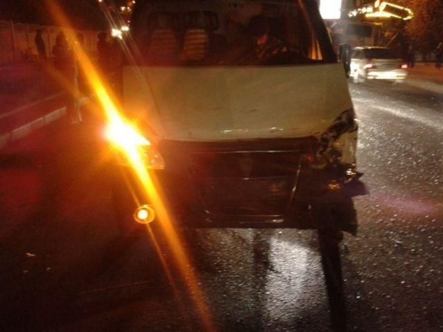 Донецьк: Водій "швидкої" влаштував ДТП за участю чотирьох автівок (Фото) Донецьк: Водій "швидкої" влаштував ДТП за участю чотирьох автівок (Фото)