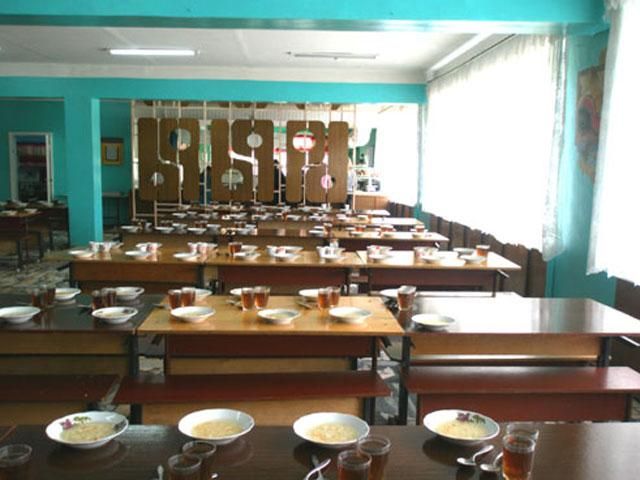 После школьной столовой 9 учеников попали в больницу После школьной столовой 9 учеников попали в больницу