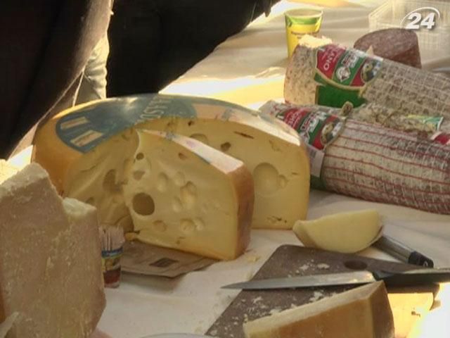 Туристы едут во Львов на праздник сыра и вина