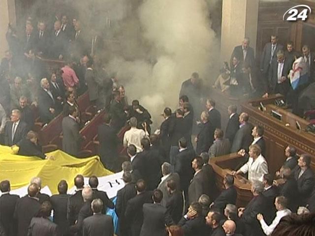 Парламент шостого скликання відзначився скандалами Парламент шостого скликання відзначився скандалами