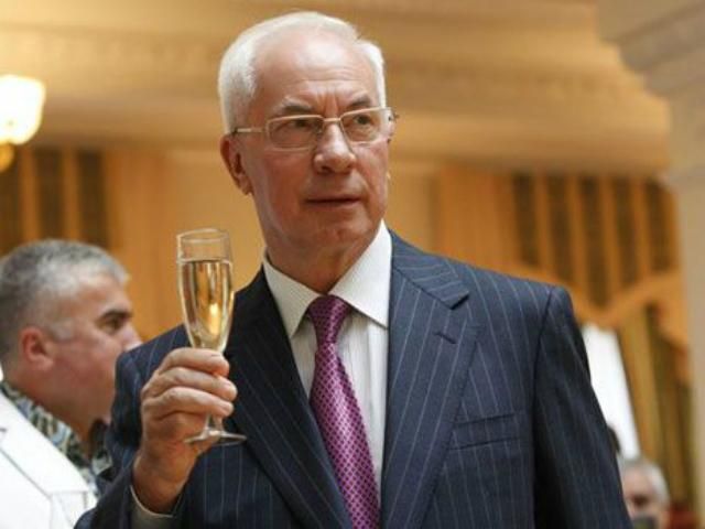 Азаров потанцевал на марафоне в Броварах Азаров потанцевал на марафоне в Броварах