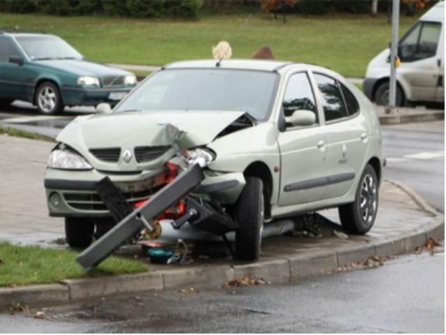 В Вильнюсе дочь украинского дипломата создала ДТП. Есть жертвы (Фото) В Вильнюсе дочь украинского дипломата создала ДТП. Есть жертвы (Фото)