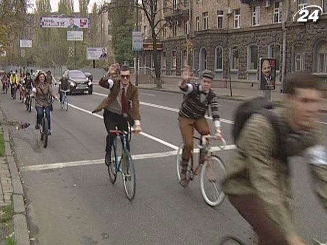 У Києві пройшов велопробіг у стилі ретро