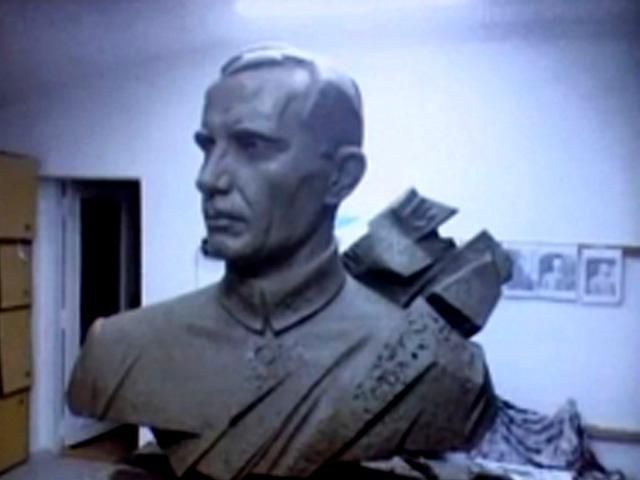 Пам'ятник Коновальцю відкрили в Івано-Франківську Пам'ятник Коновальцю відкрили в Івано-Франківську