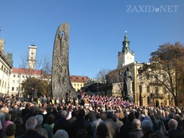 У Львові тисячі людей молились за чесні вибори (Фото)