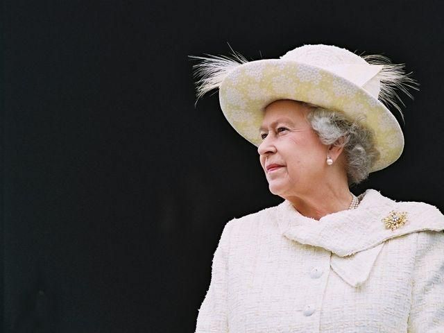 Королева Великобританії шукає покоївку в інтернеті
