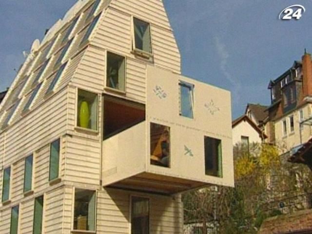 У старовинному місті збудували будинок-ящик У старовинному місті збудували будинок-ящик