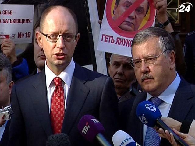 Яценюк: Ми вимагаємо порушити кримінальну справу за відео з Тимошенко Яценюк: Ми вимагаємо порушити кримінальну справу за відео з Тимошенко