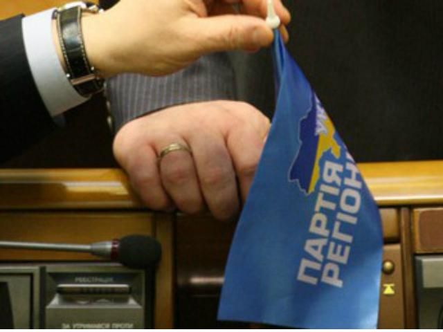 У Кіровограді регіонали звинувачують "Батьківщину" в підкупі виборців У Кіровограді регіонали звинувачують "Батьківщину" в підкупі виборців