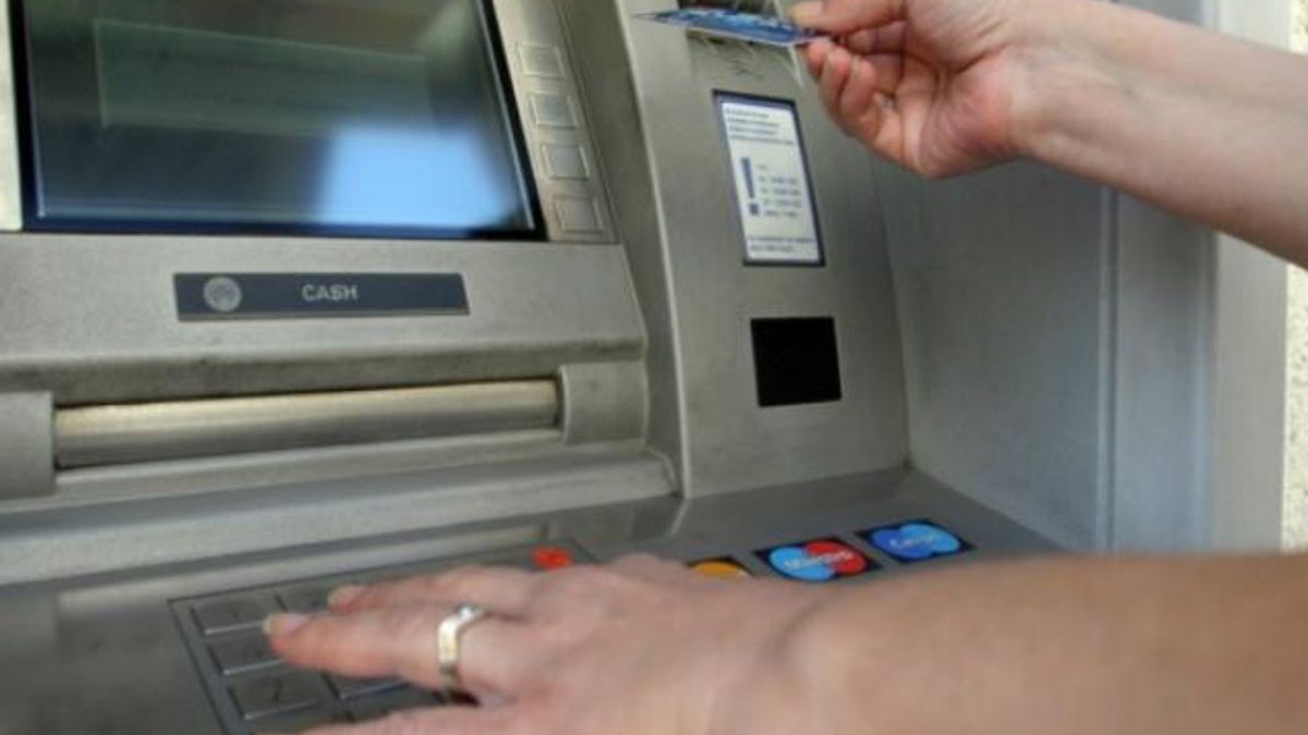 На Черкащині грабіжники витягли з банкомата 56 тис гривень На Черкащині грабіжники витягли з банкомата 56 тис гривень