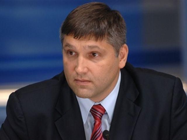 Представник Януковича не зміг пообіцяти не порушувати Конституцію Представник Януковича не зміг пообіцяти не порушувати Конституцію