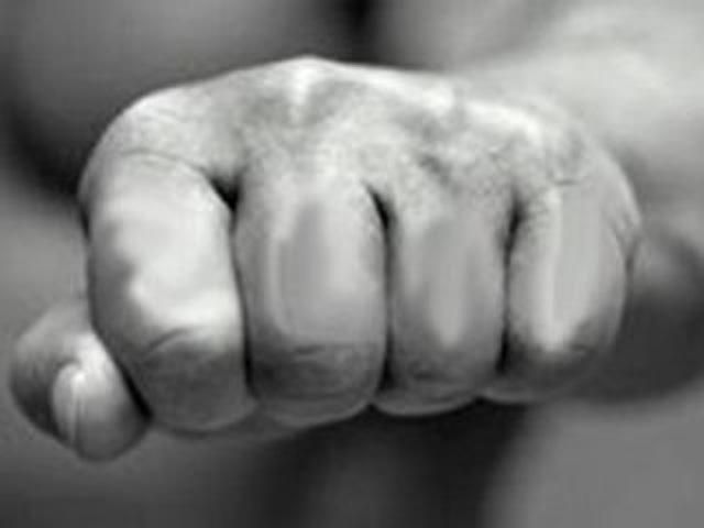 Кандидата від фракції "БЮТ-Батьківщина" побили у Кіровограді Кандидата від фракції "БЮТ-Батьківщина" побили у Кіровограді