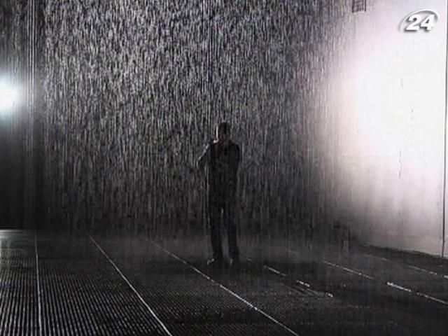 В лондонской "Дождевой комнате" можно контролировать погоду В лондонской "Дождевой комнате" можно контролировать погоду