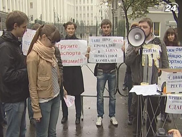 Правозащитники снова требуют от Президента ветировать "биометрические паспорта" Правозащитники снова требуют от Президента ветировать "биометрические паспорта"