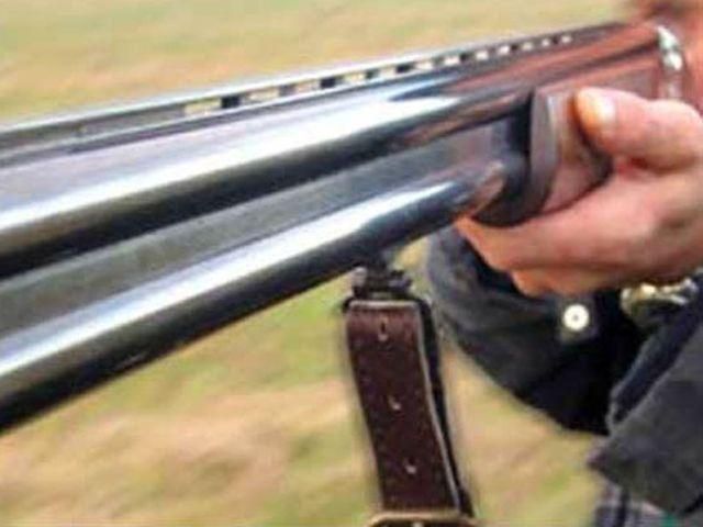 Чоловік хотів застрелити продавчиню, але вбив себе Чоловік хотів застрелити продавчиню, але вбив себе