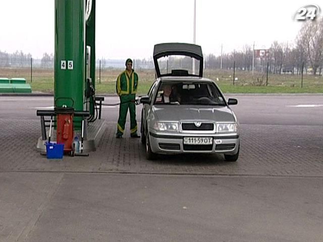 Ціни на українських АЗС можуть зрости на 15-17 копійок Ціни на українських АЗС можуть зрости на 15-17 копійок