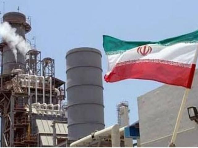 Иран грозит остановить экспорт нефти из-за санкций ЕС