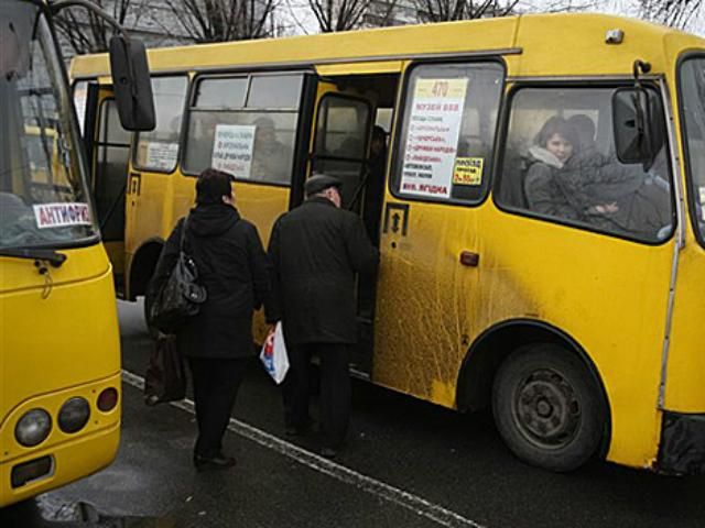 У Києві маршрутка на смерть збила пенсіонера 