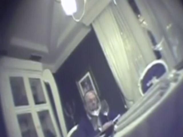 З'явилися відео, де Власенкові дають 5 млн на підтримку Тимошенко (Відео) З'явилися відео, де Власенкові дають 5 млн на підтримку Тимошенко (Відео)