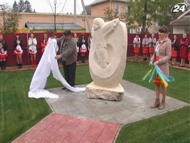 На Прикарпатье появился уникальный парк писанковых скульптур
