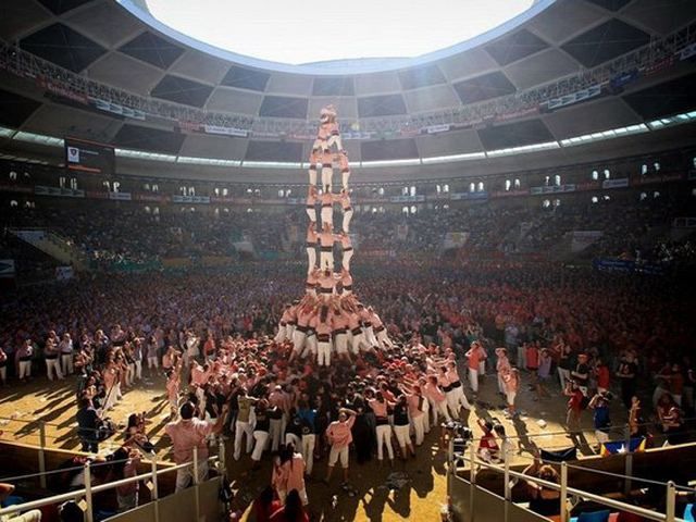 Змагання в Іспанії: найвищі вежі з людських тіл Змагання в Іспанії: найвищі вежі з людських тіл