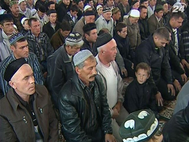В мечетях Крыма тысячи людей собираются в честь праздника Курбан-байрам