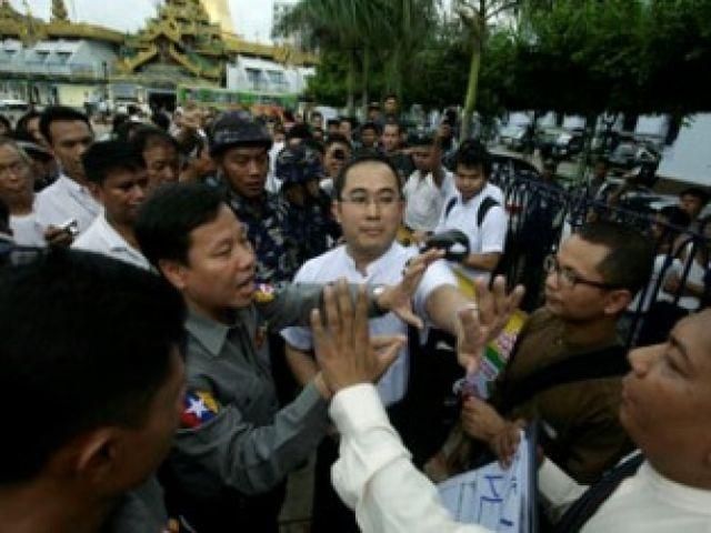 В Мьянме из-за межрелигиозных столкновений погибли 50 человек В Мьянме из-за межрелигиозных столкновений погибли 50 человек