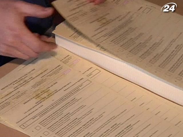 Дільниці отримують бюлетені та скриньки для голосування Дільниці отримують бюлетені та скриньки для голосування