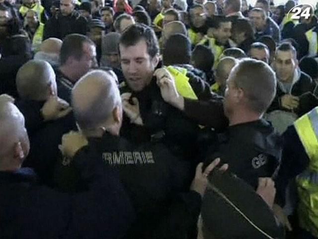 У паризькому аеропорту побилися працівники Air France та поліція