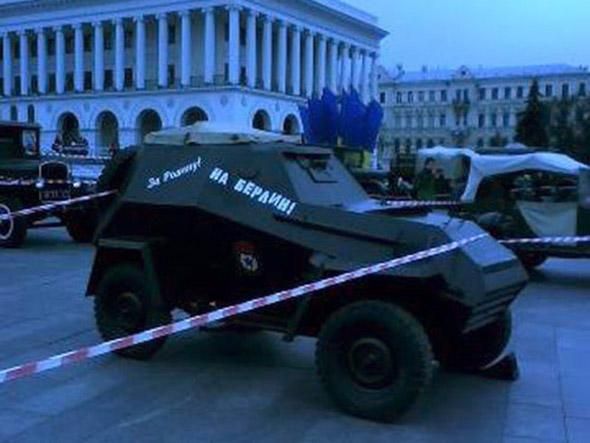 На Майдані Незалежності військова техніка (Фото, Відео)