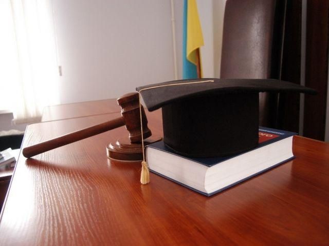 Киевский суд признал незаконными разрешения УИК на голосование на дому 