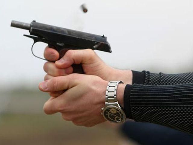 Криминал в Ровно: Мужчина хладнокровно стреляет в жителя города 