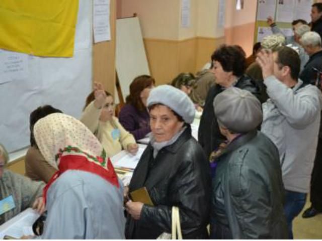 На Донетчине наблюдатель от "Батькивщины" пытался сорвать голосование На Донетчине наблюдатель от "Батькивщины" пытался сорвать голосование