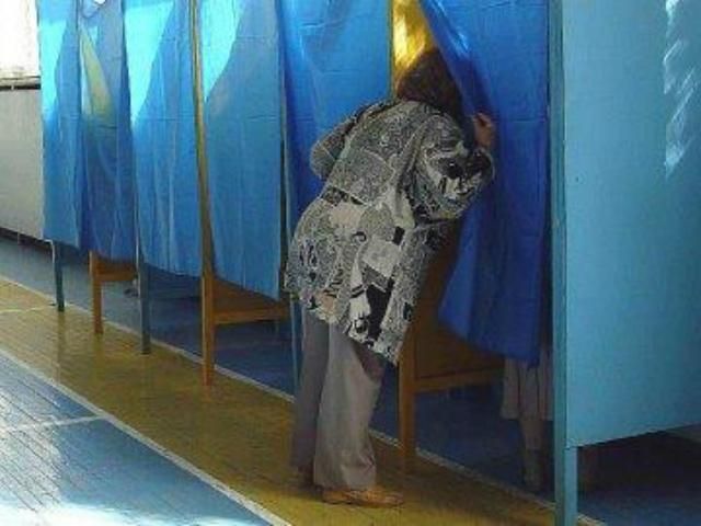 У Криму агітують за Партію регіонів на ДВК У Криму агітують за Партію регіонів на ДВК