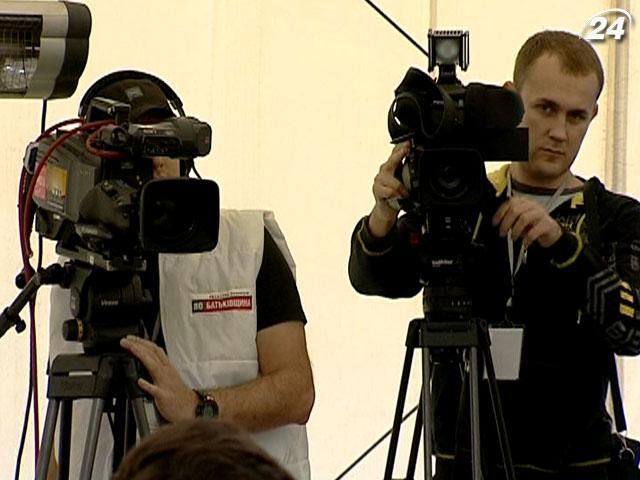 Оппозиция и Партия регионов считают нарушения друг друга Оппозиция и Партия регионов считают нарушения друг друга