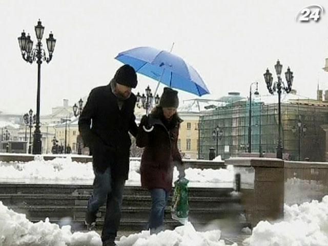 Москва після снігопаду й дощу перетворилася на калюжу