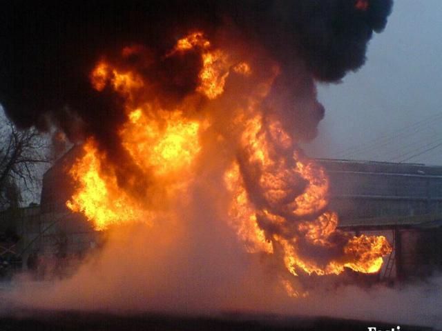 На Вінниччині евакуювали виборчу комісію через пожежу На Вінниччині евакуювали виборчу комісію через пожежу