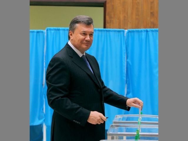 Янукович, Ляшко та інші проголосували на виборах (Фото)